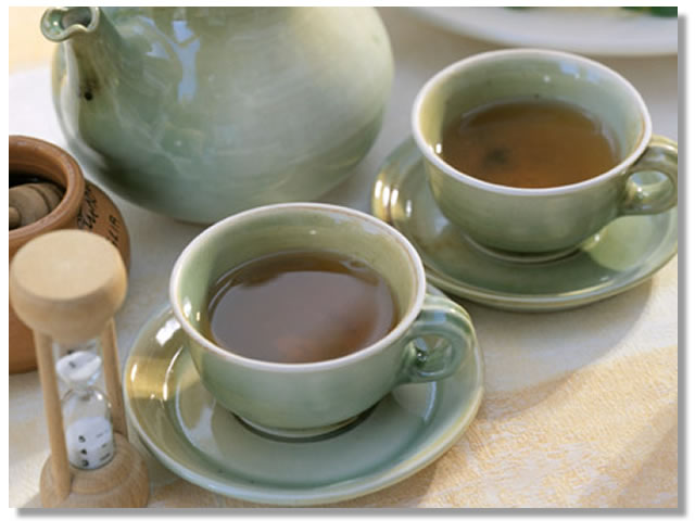 生姜湯やほうじ茶など体を温めるお茶